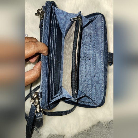 SAKROOTS CROSSBODY PURSE !! - Picture 4 of 14